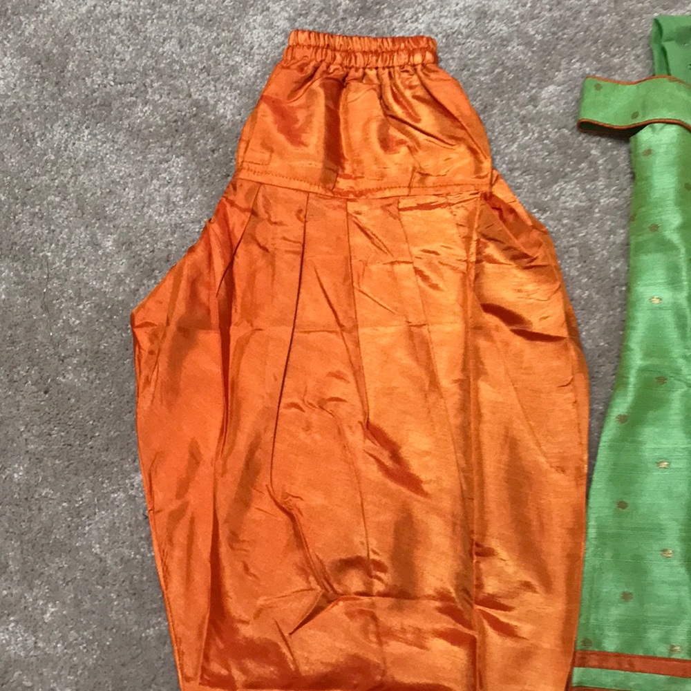 Girls dress ( India Size 22) - Picture 2 of 4